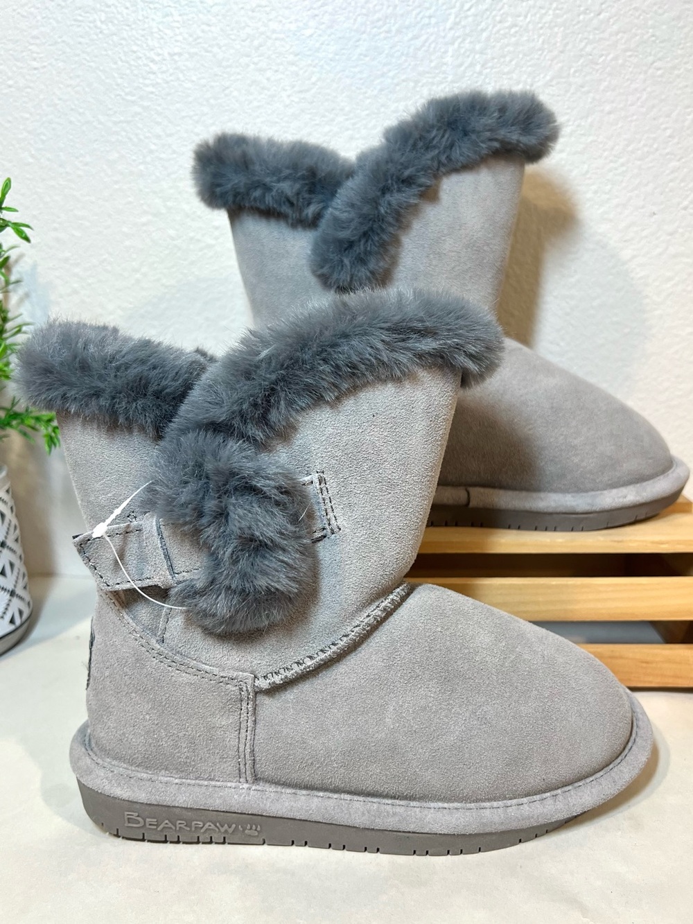 NWT BearPaw Kids Grey Sherpa Lined Suede Winter Boots Size 13